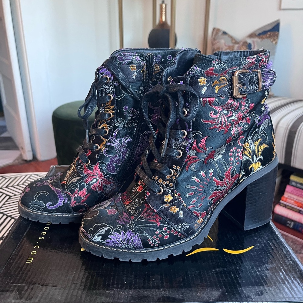 Diba Floral Brocade Lace-Up Ankle Boots – Women’s Size 8
